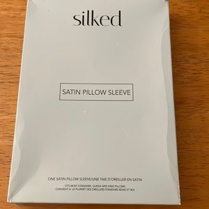 NWT silked satin pillow sleeve, fits most std, qn and king pillows